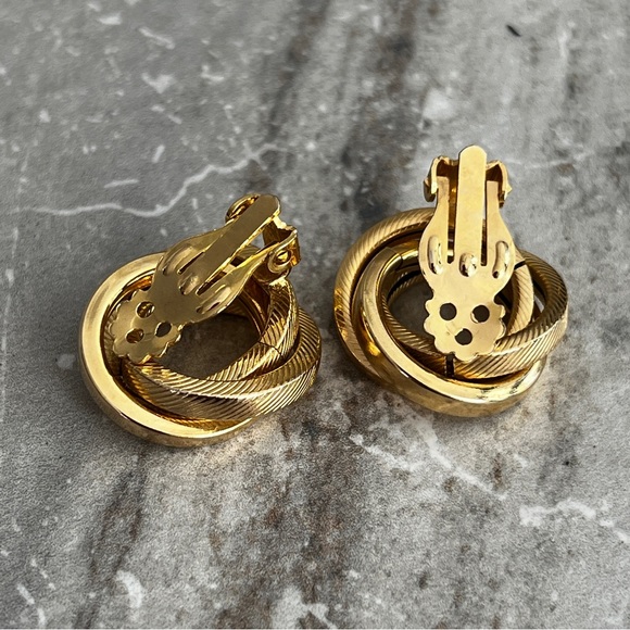 VINTAGE 1950s Gold Tone CircularClio Earrings by JUDY LEE - Picture 5 of 12